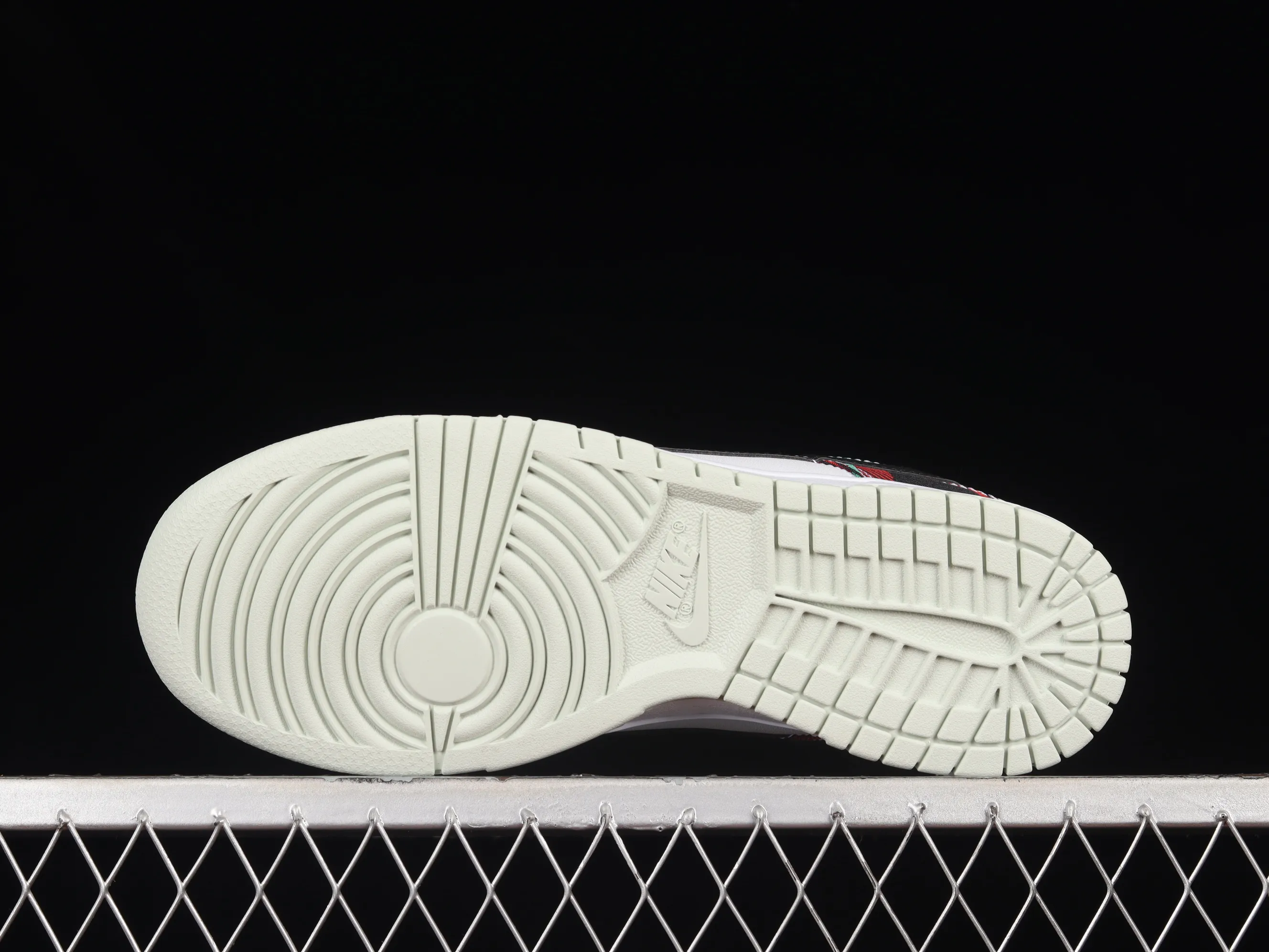 All categories Nk SB Dunk series Nk SB Dunk Low low-top sneakers Nk Dunk Low "Plaid" British style SB smashed backboard fashion casual sneakers DV0827-100